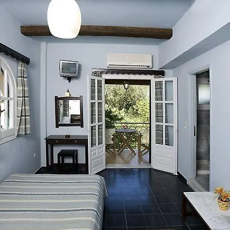 Apartment Yannis Servos *