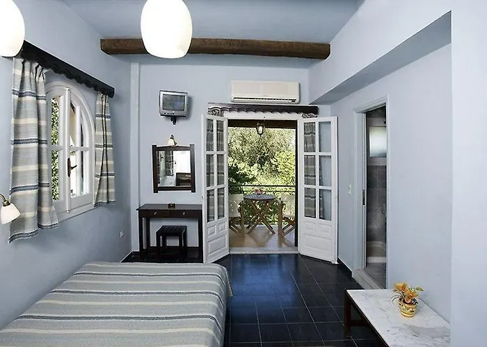 Отель Yiannis *